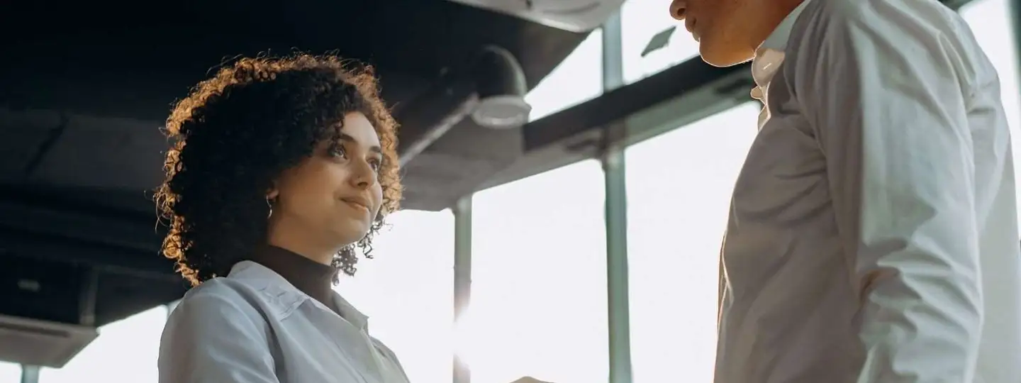 What is Peer-to-peer Recognition and How Does it Work?